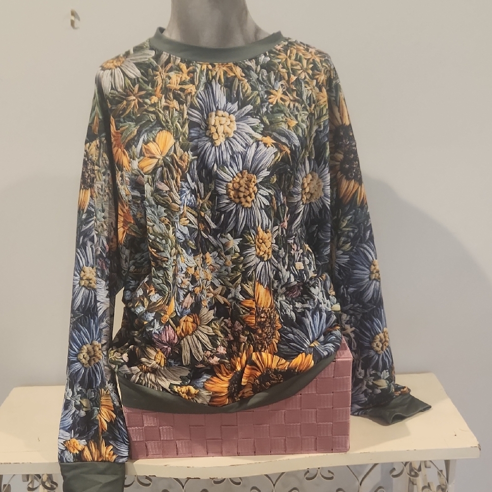 Woman's Pullover Top.  Never Worn, No Tags.